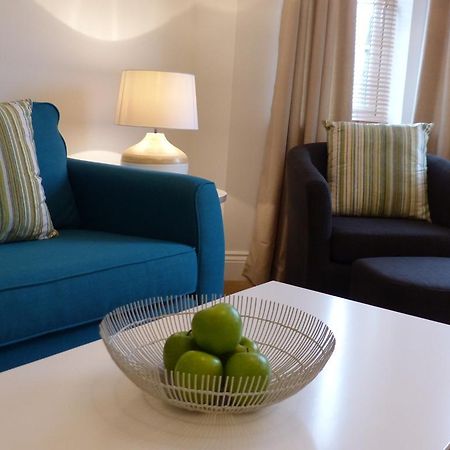 St Raphael House, City Centre Charming Apartments Basingstoke Dış mekan fotoğraf