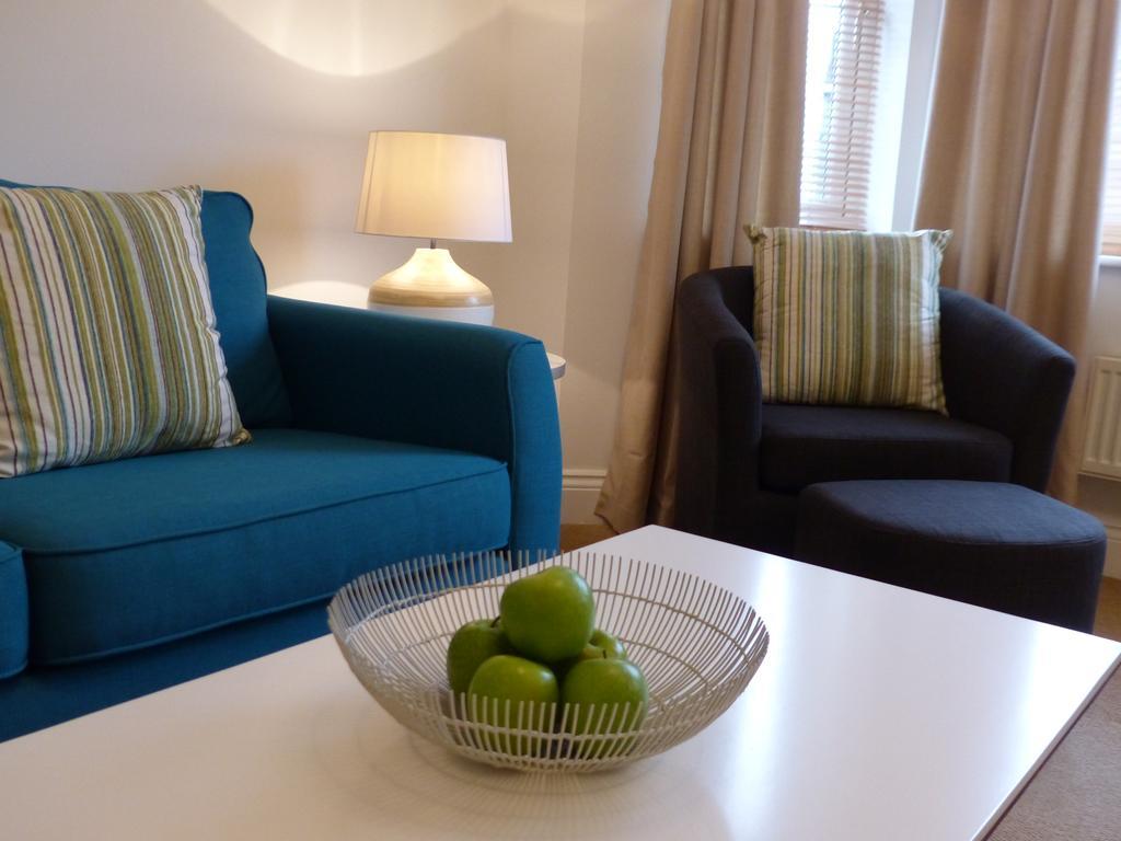 St Raphael House, City Centre Charming Apartments Basingstoke Dış mekan fotoğraf