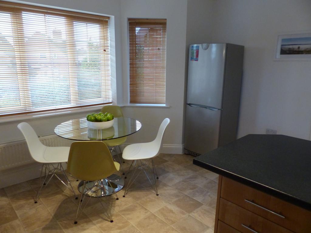 St Raphael House, City Centre Charming Apartments Basingstoke Dış mekan fotoğraf